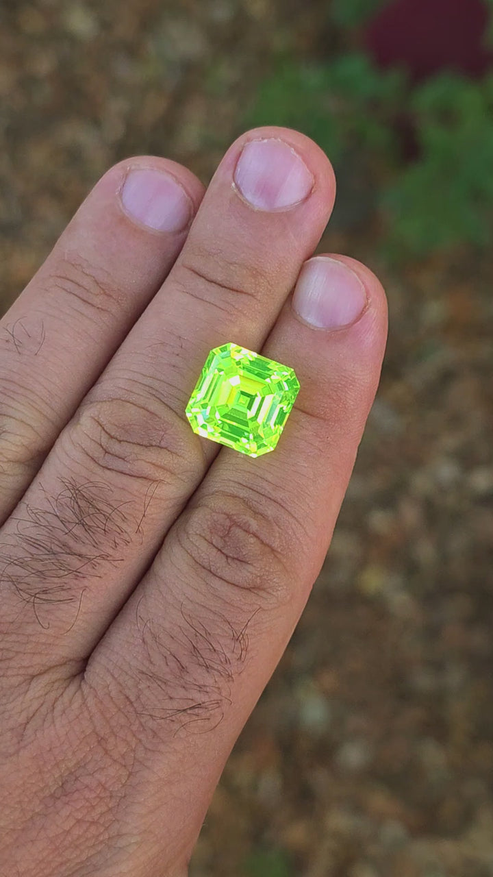 Green LuAG, Asscher Cut, 29.31 Carats