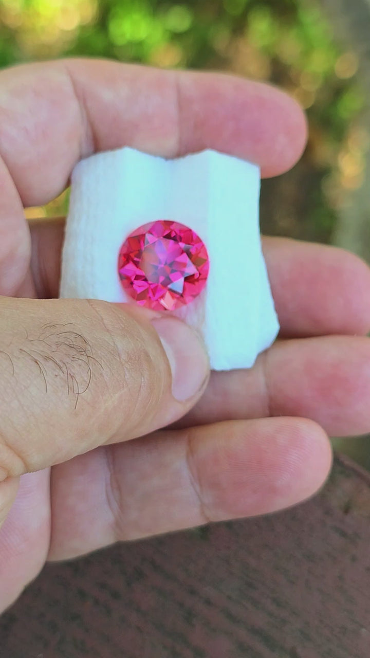 Czochralski Titanium Pink Sapphire, Traditional Round Brilliant Cut, 18.81 Carats