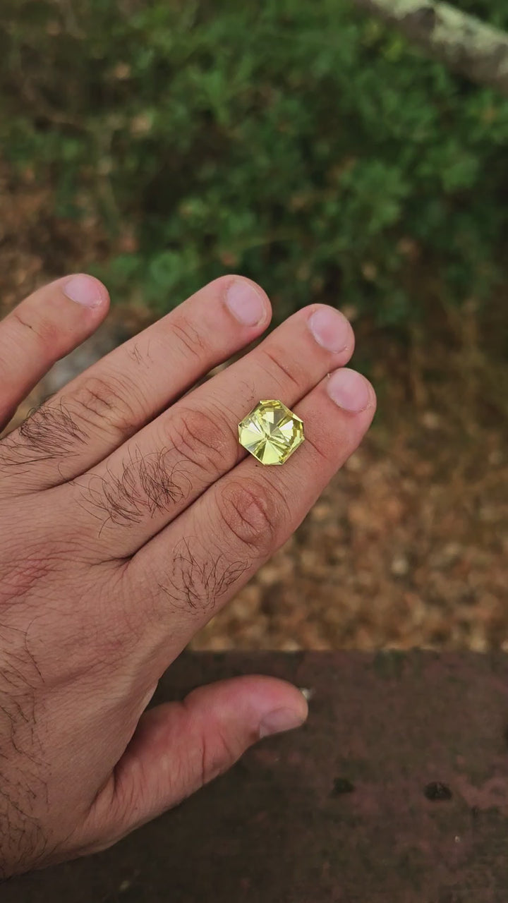 Yellow Lab Sapphire, Tessellation Cut, 14 Carats