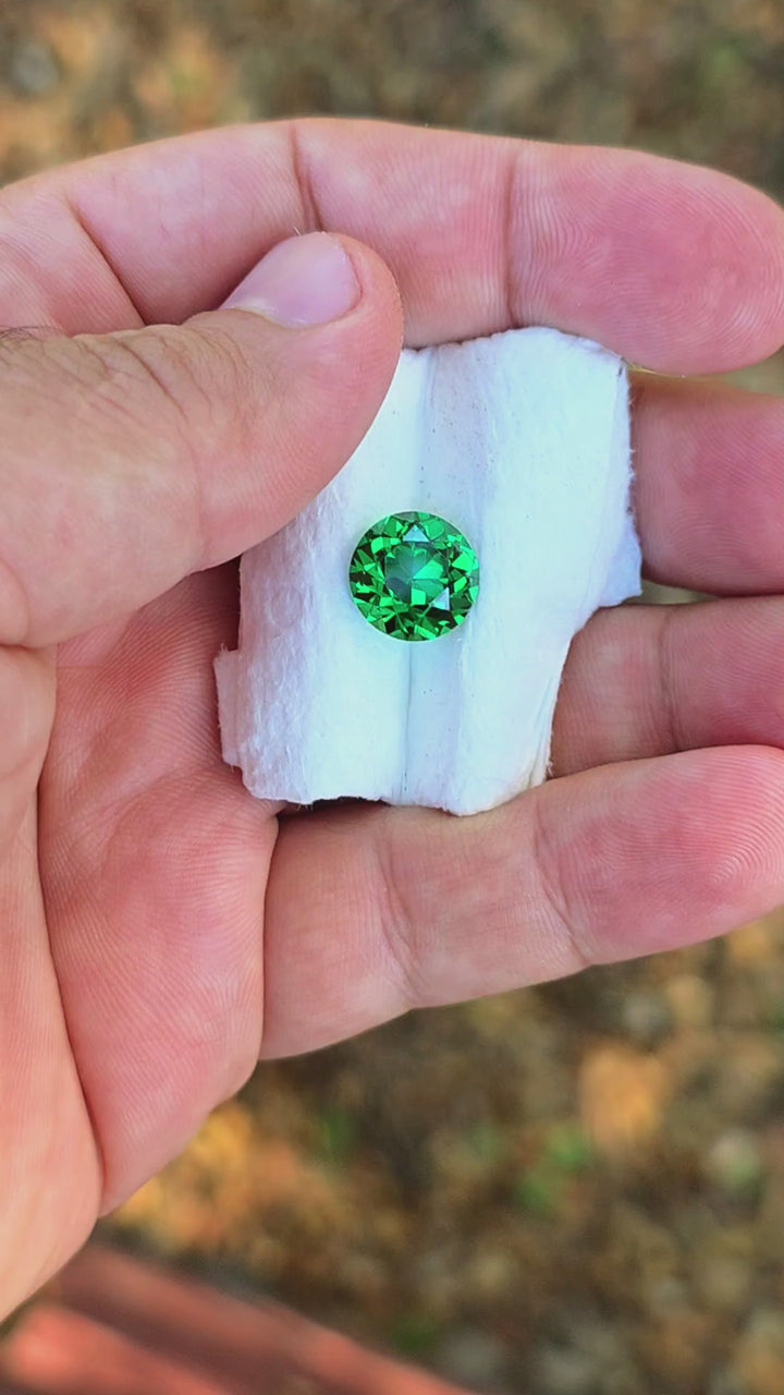 Green CTH YAG, Traditional Round Brilliant Cut, 9.09 Carats
