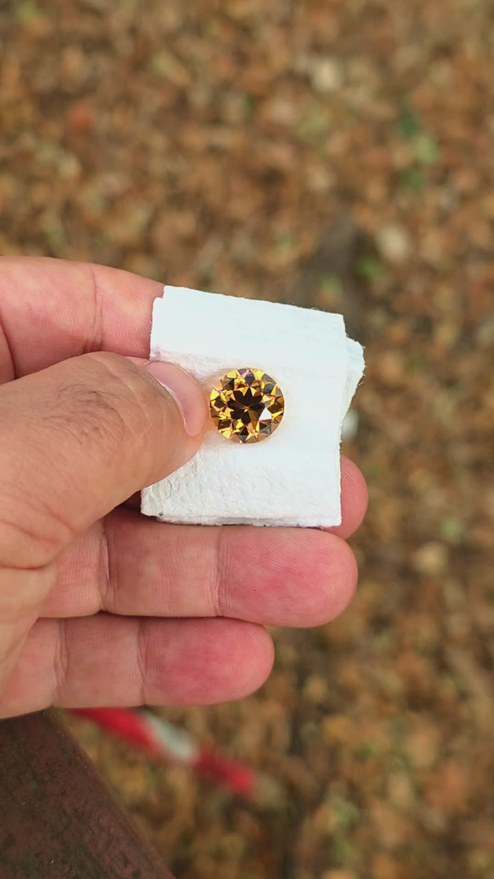 Tangerine Laser Garnet, Traditional Round Brilliant Cut, 13.77 Carats
