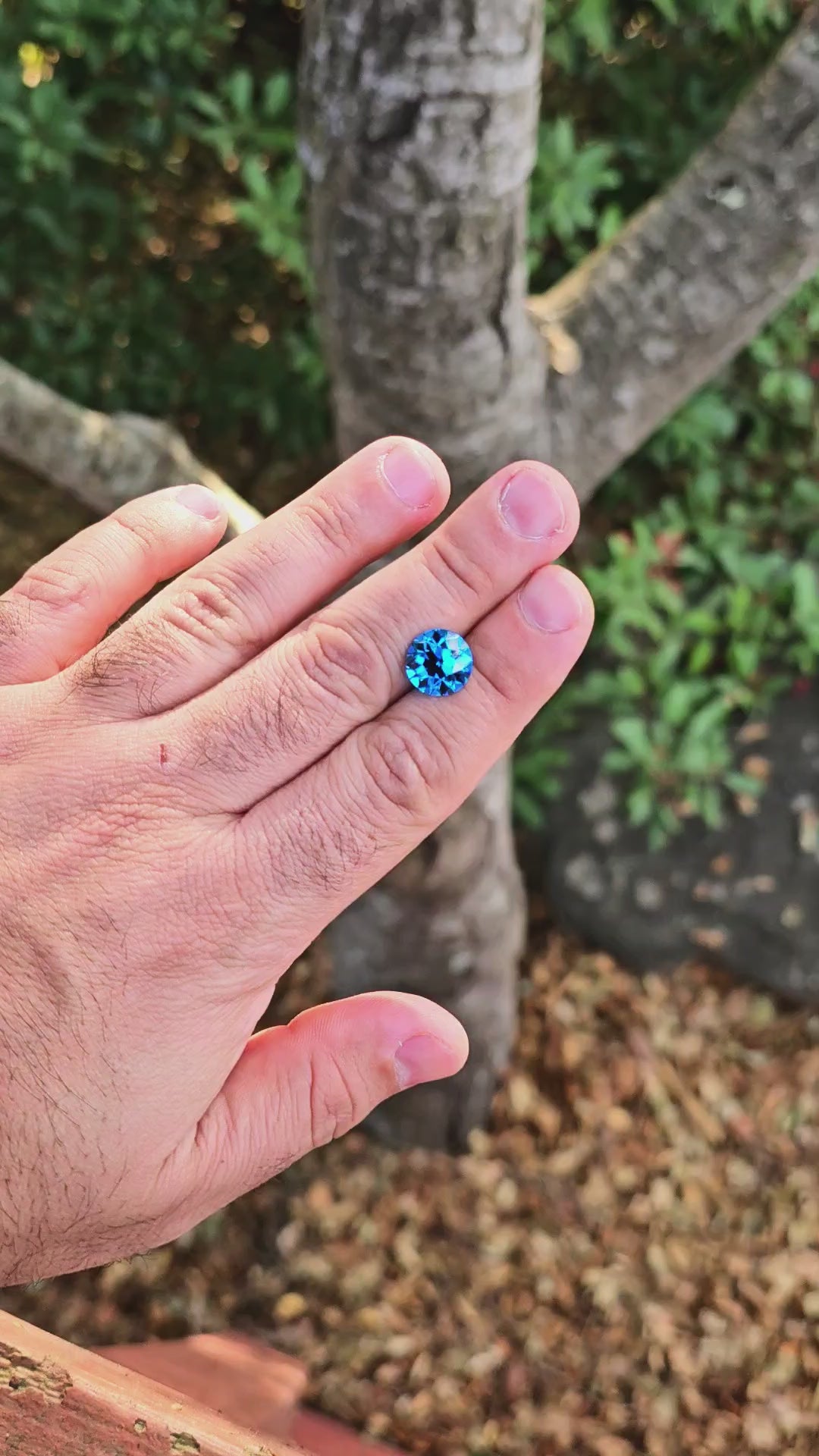 Blue Cobalt YAG, Traditional Round Brilliant Cut, 8.10 Carats