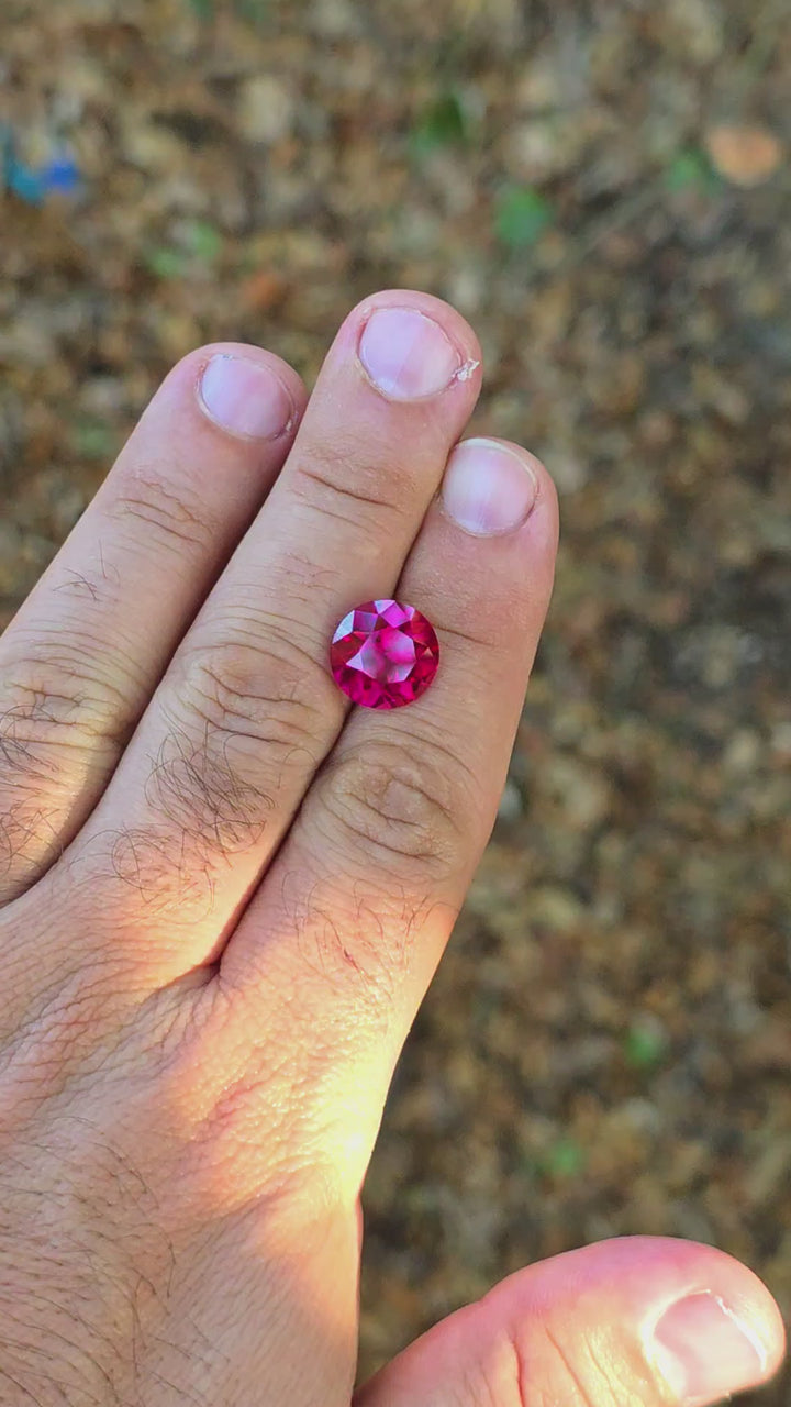 Fire Red Kyropoulos Ruby, Traditional Round Brilliant Cut, 9.55 Carats