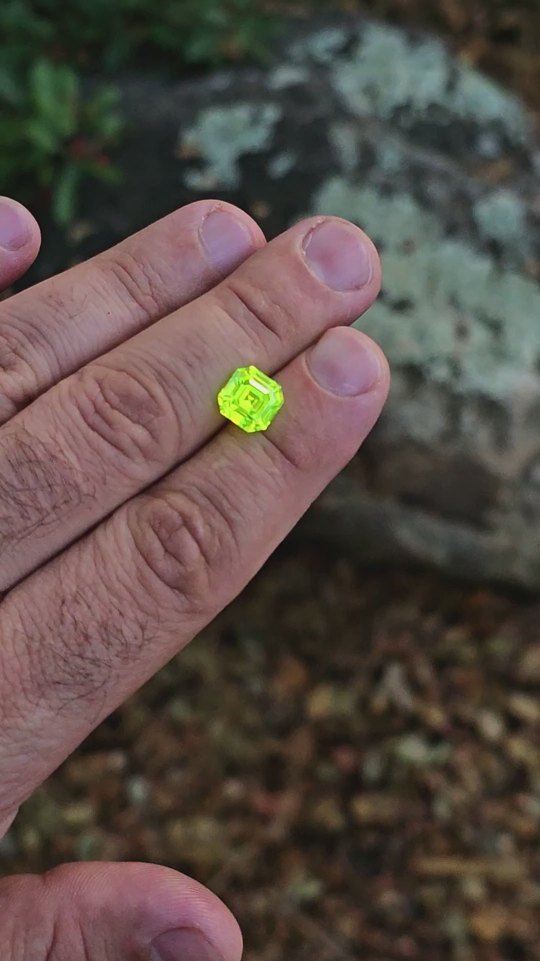 LuAG "ULTRA GREEN", Asscher Cut, 5.79 Carats