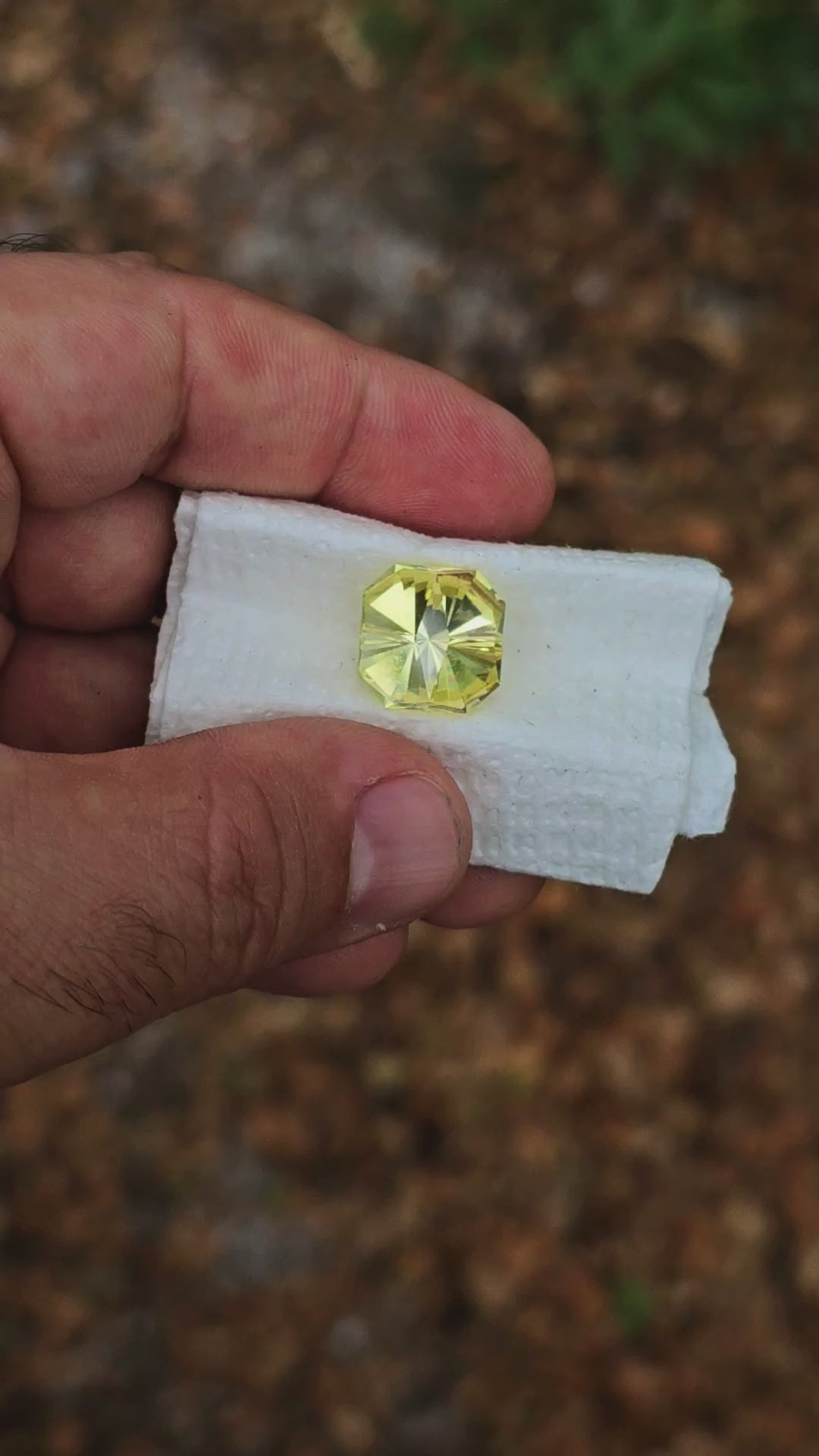 Yellow Lab Sapphire, Tessellation Cut, 14 Carats