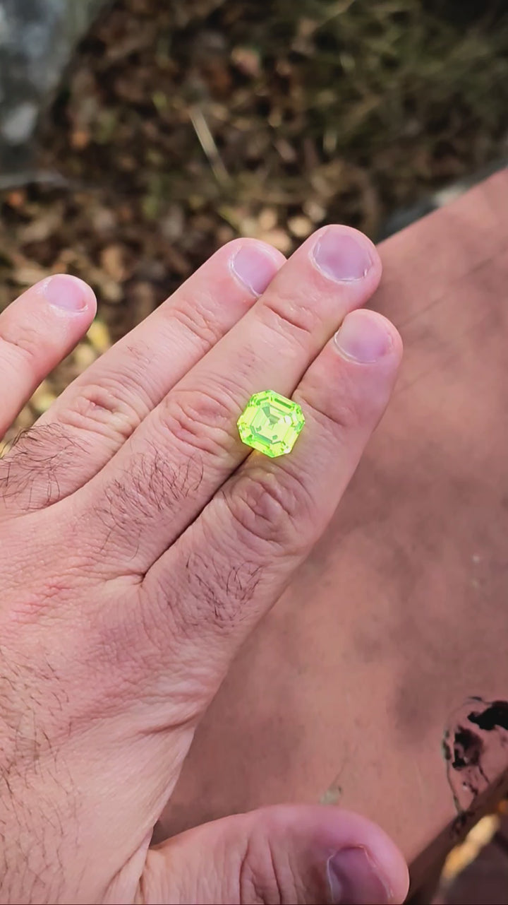 Green LuAG, Asscher Cut, 16.38 Carats