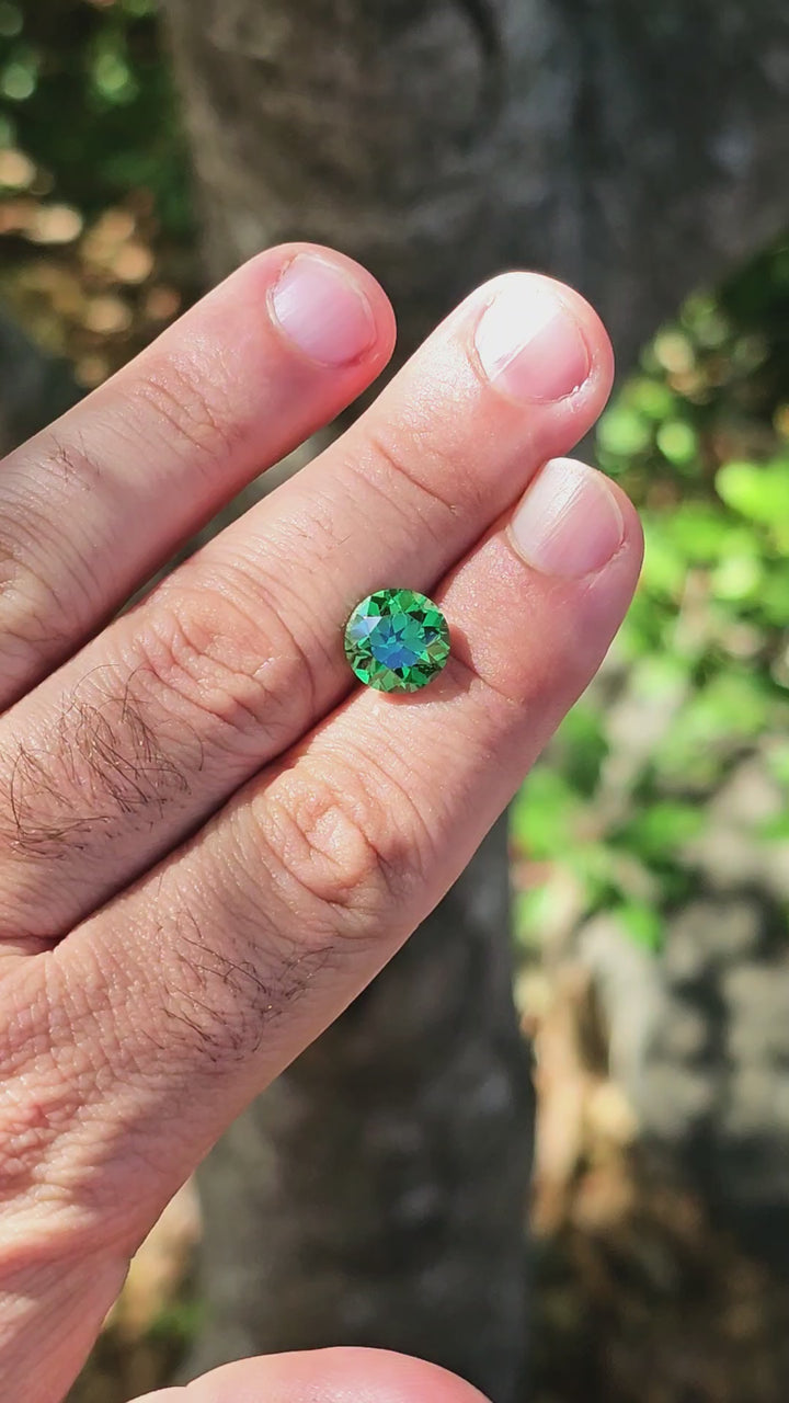 Green CTH YAG, Traditional Round Brilliant Cut, 6.36 Carats