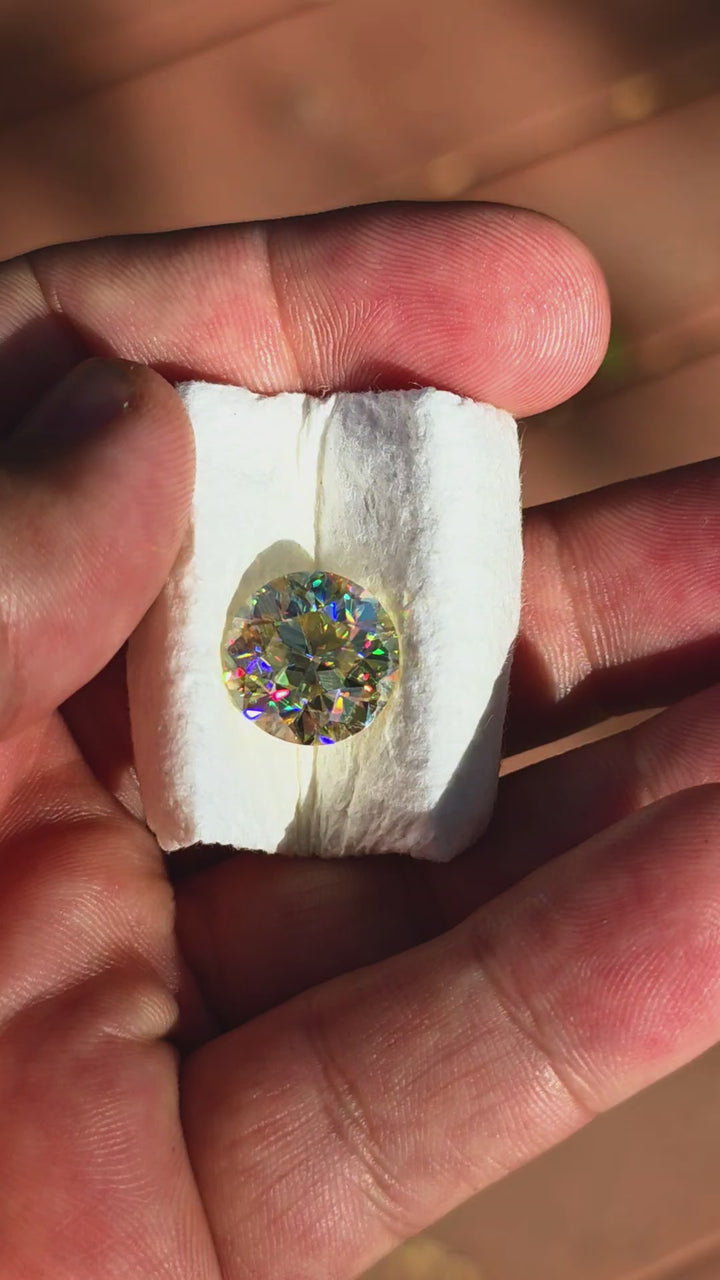 White Rutile 🌈🍭🦄, Traditional Round Brilliant Cut, 10.50 Carats