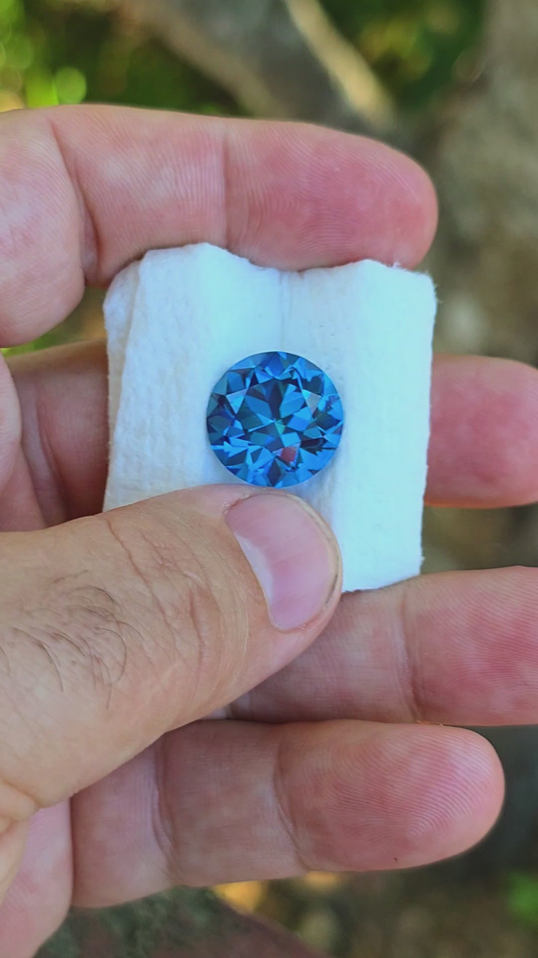 Cerulean Blue Lab Sapphire, Traditional Round Brilliant Cut, 16.43 Carats