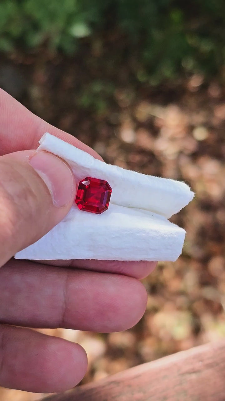 Red Lab Beryl, Asscher Cut, 2.90 Carats