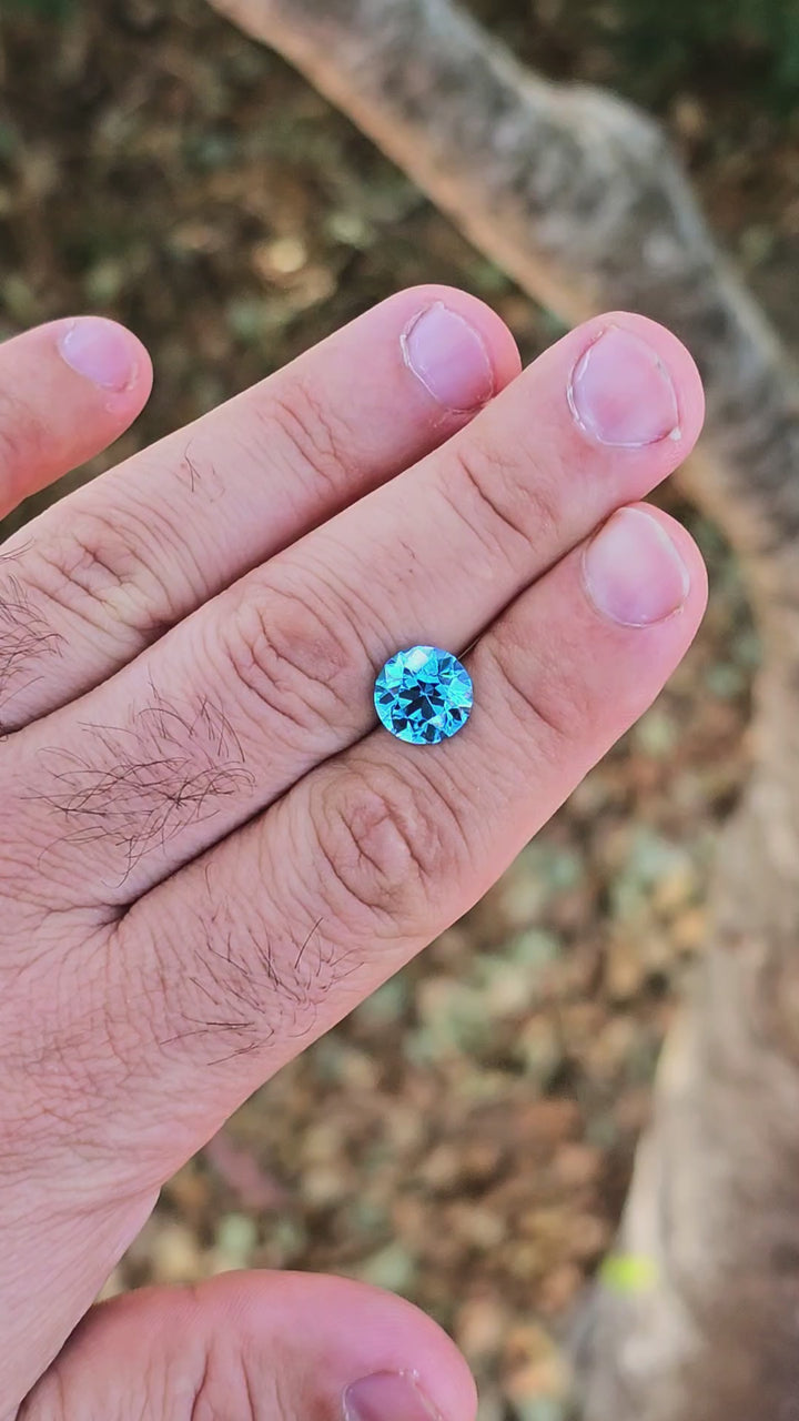 Blue Cobalt YAG, Traditional Round Brilliant Cut, 5.35 Carats