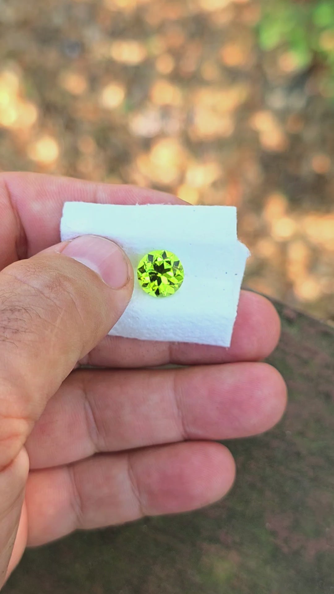 Peridot Green Colored Lab Sapphire, Traditional Round Brilliant Cut, 5.41 Carats