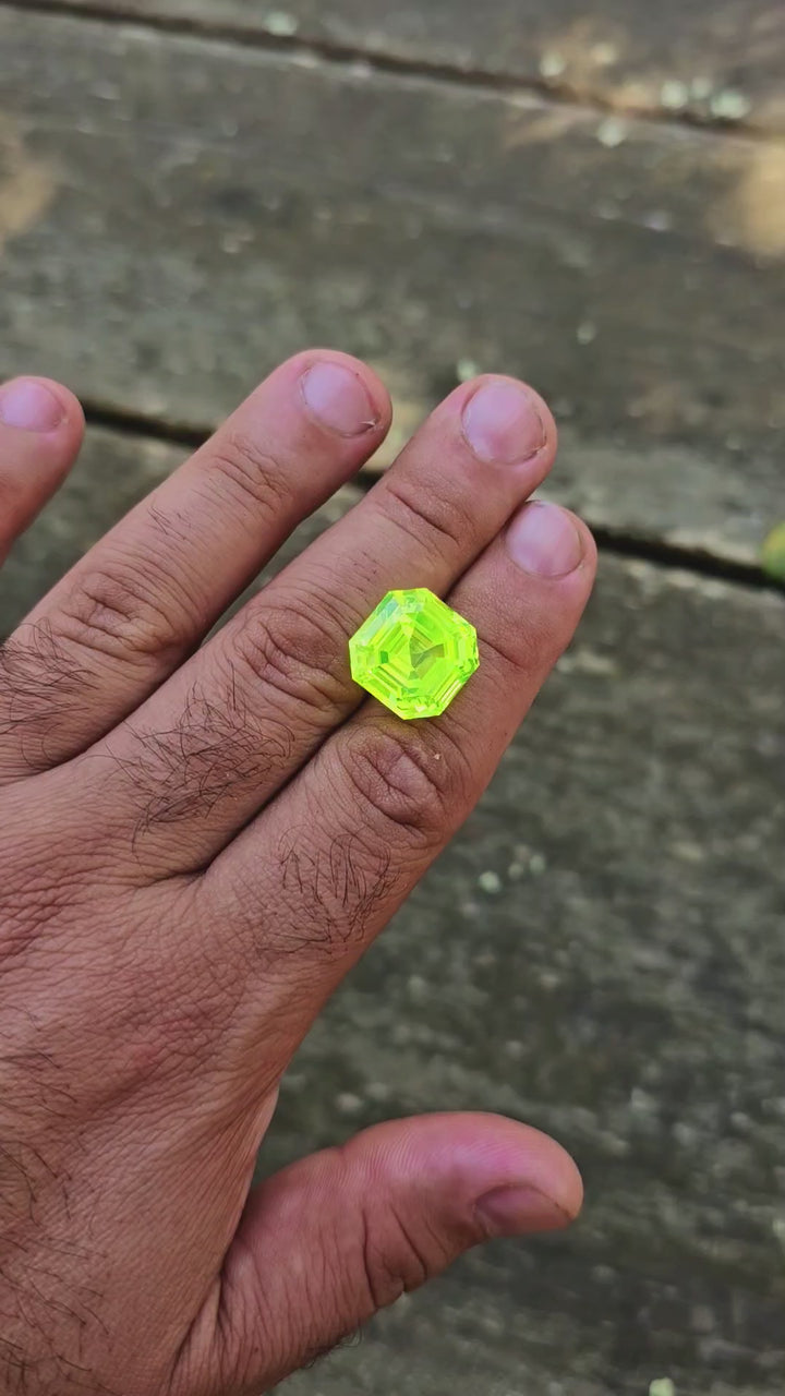 Green LuAG, Asscher Cut, 39.68 Carats