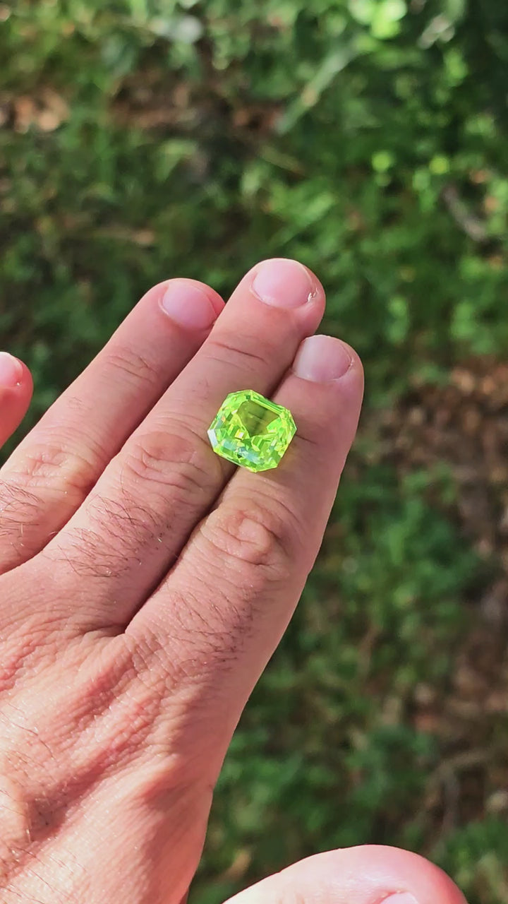 Green LuAG, Asscher Cut, 32.18 Carats
