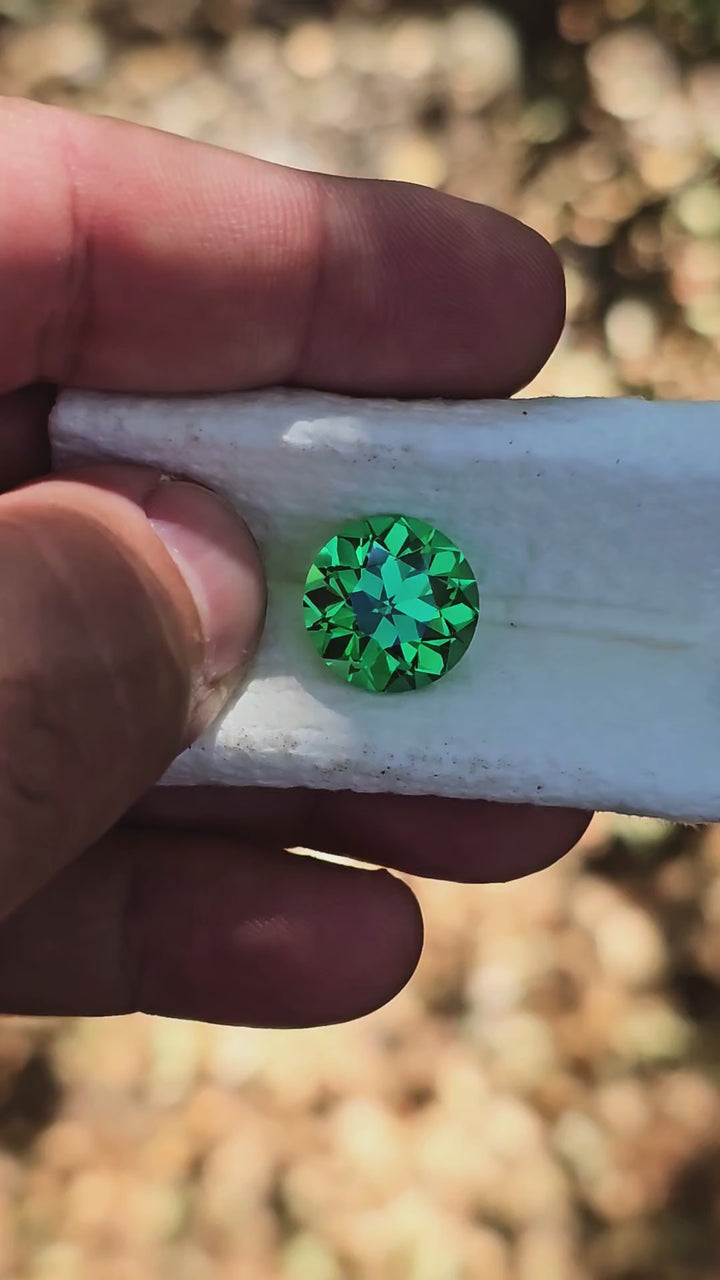 Vivid Green Vanadium YAG, Traditional Round Brilliant Cut, 13.68 Carats