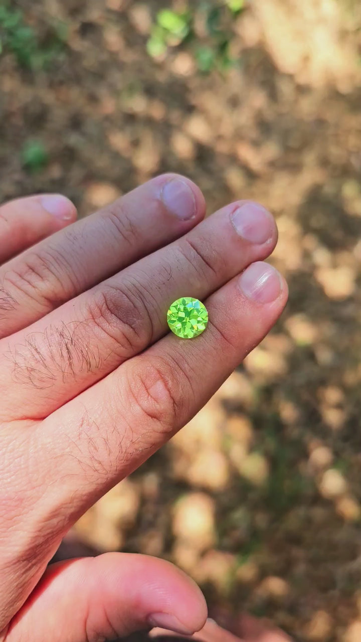 Green LuAG, Traditional Round Brilliant Cut, 8.95 Carats