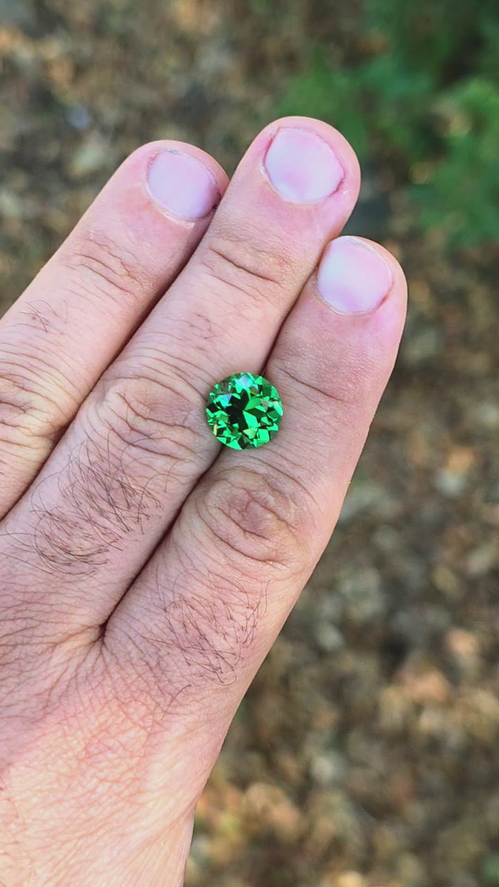 Green CTH YAG, Traditional Round Brilliant Cut, 9.09 Carats