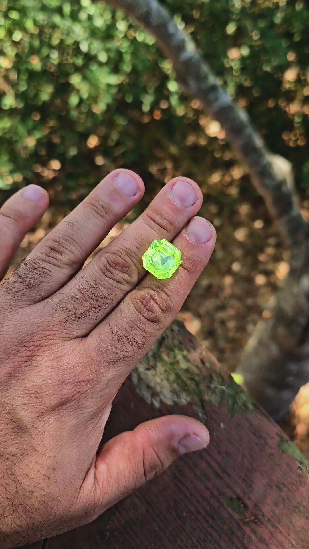 Green LuAG, Asscher Cut, 33.3 Carats