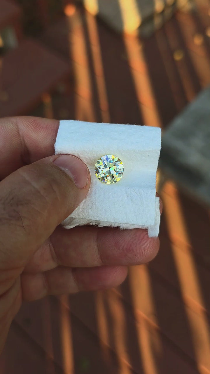White Rutile 🌈🍭🦄, Traditional Round Brilliant Cut, 6.80 Carats