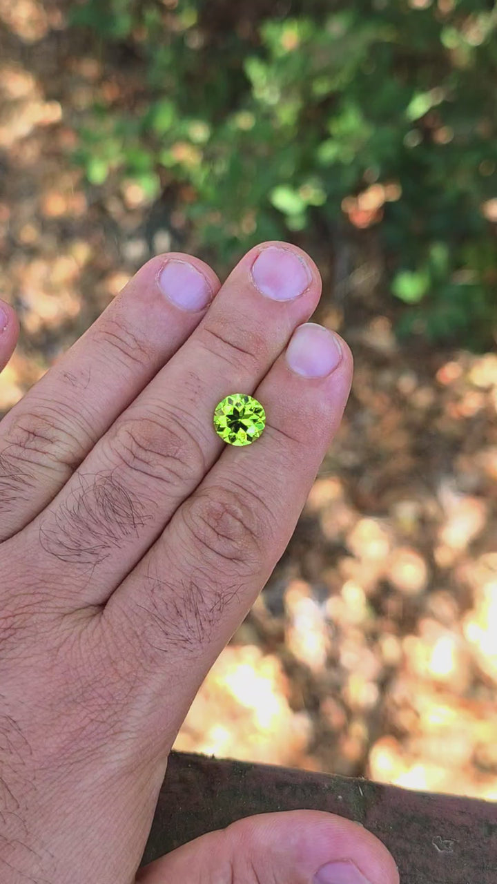 Peridot Green Colored Lab Sapphire, Traditional Round Brilliant Cut, 5.41 Carats
