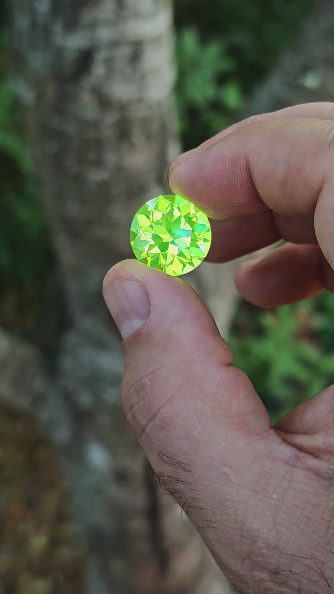 Green LuAG, Traditional Round Brilliant Cut, 33.31 Carats