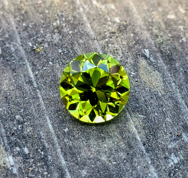 Peridot Green Colored Lab Sapphire, Traditional Round Brilliant Cut, 5.41 Carats