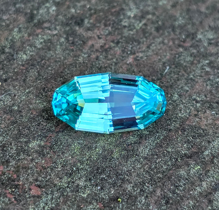 Bright Cobalt Teal Lab Sapphire, Long Step Oval Cut, 2.90 Carats