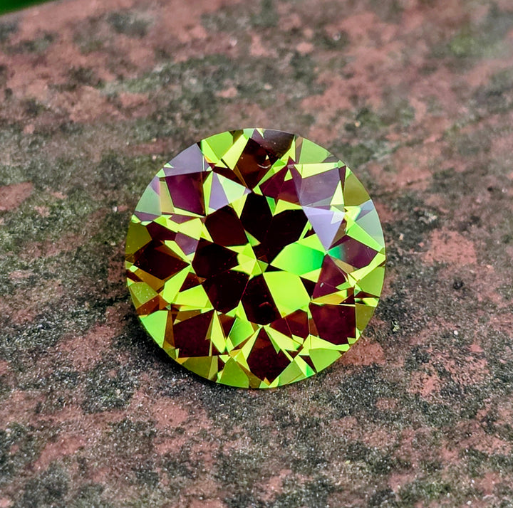 Kyroupolos Green and Red Christmas Garnet, Traditional Round Brilliant Cut, 8.80 Carats