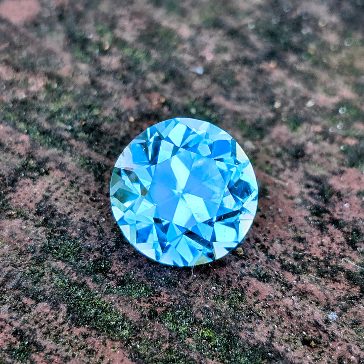 Aqua Blue Lab Sapphire, Traditional Round Brilliant Cut, 7.27 Carats
