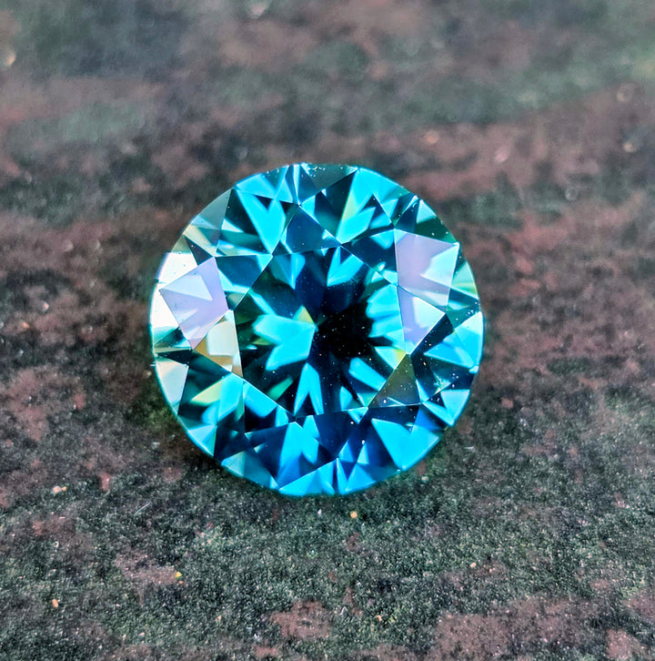 Bright Cobalt Teal Lab Sapphire, Modern Round Brilliant Cut, 5.27 Carats
